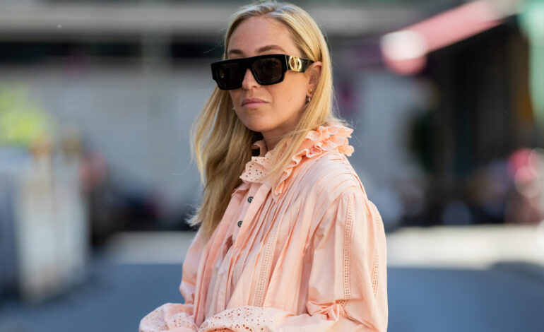 So stylst du dein Outfit in der Trendfarbe 2024: Peach Fuzz!